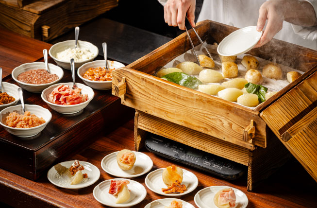 蒸し物コーナー（じゃがバター・ロースト玉葱）※6種のトッピングをご用意